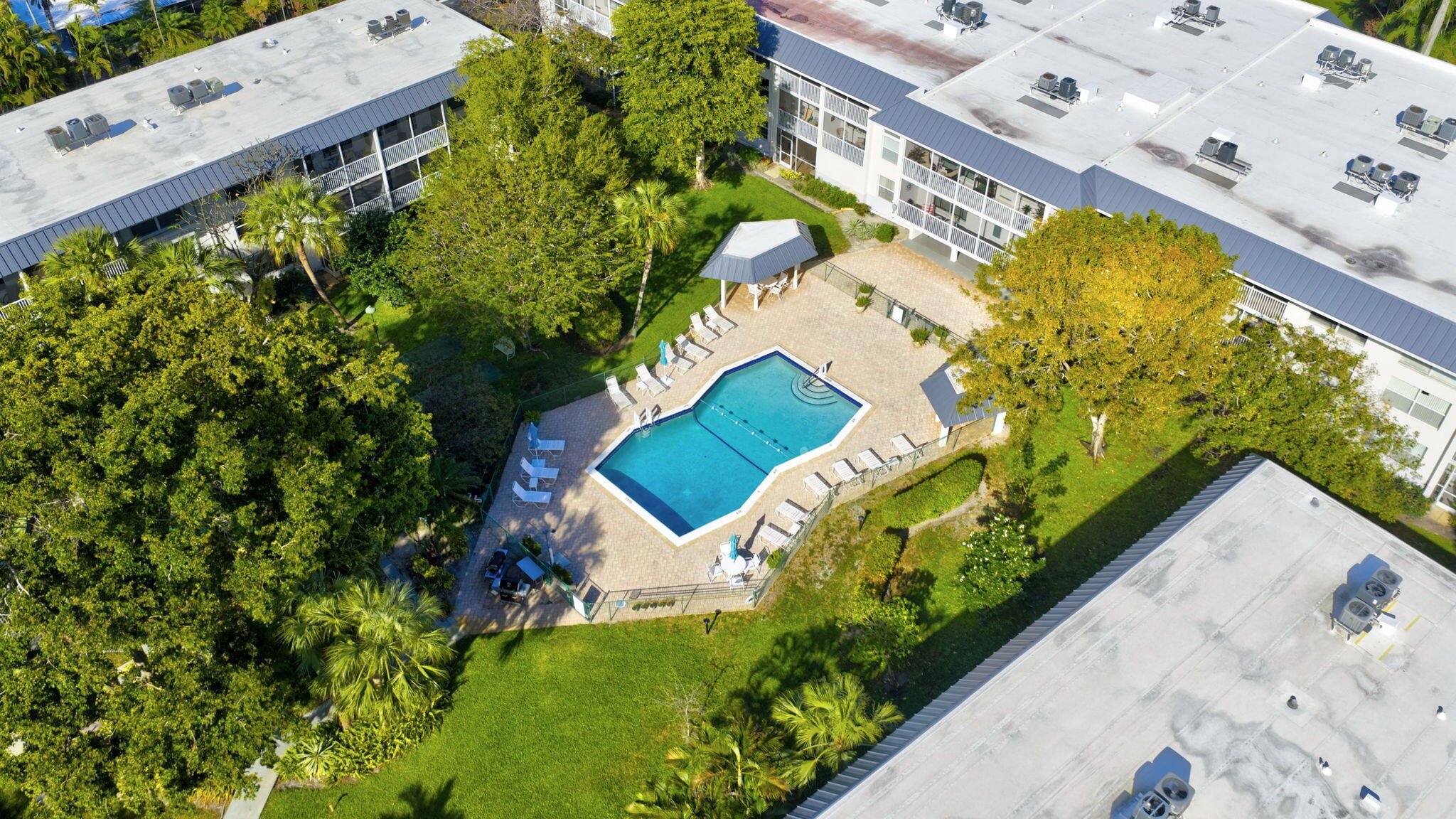 KINGS PARK GARDEN APTS CONDO - Residential