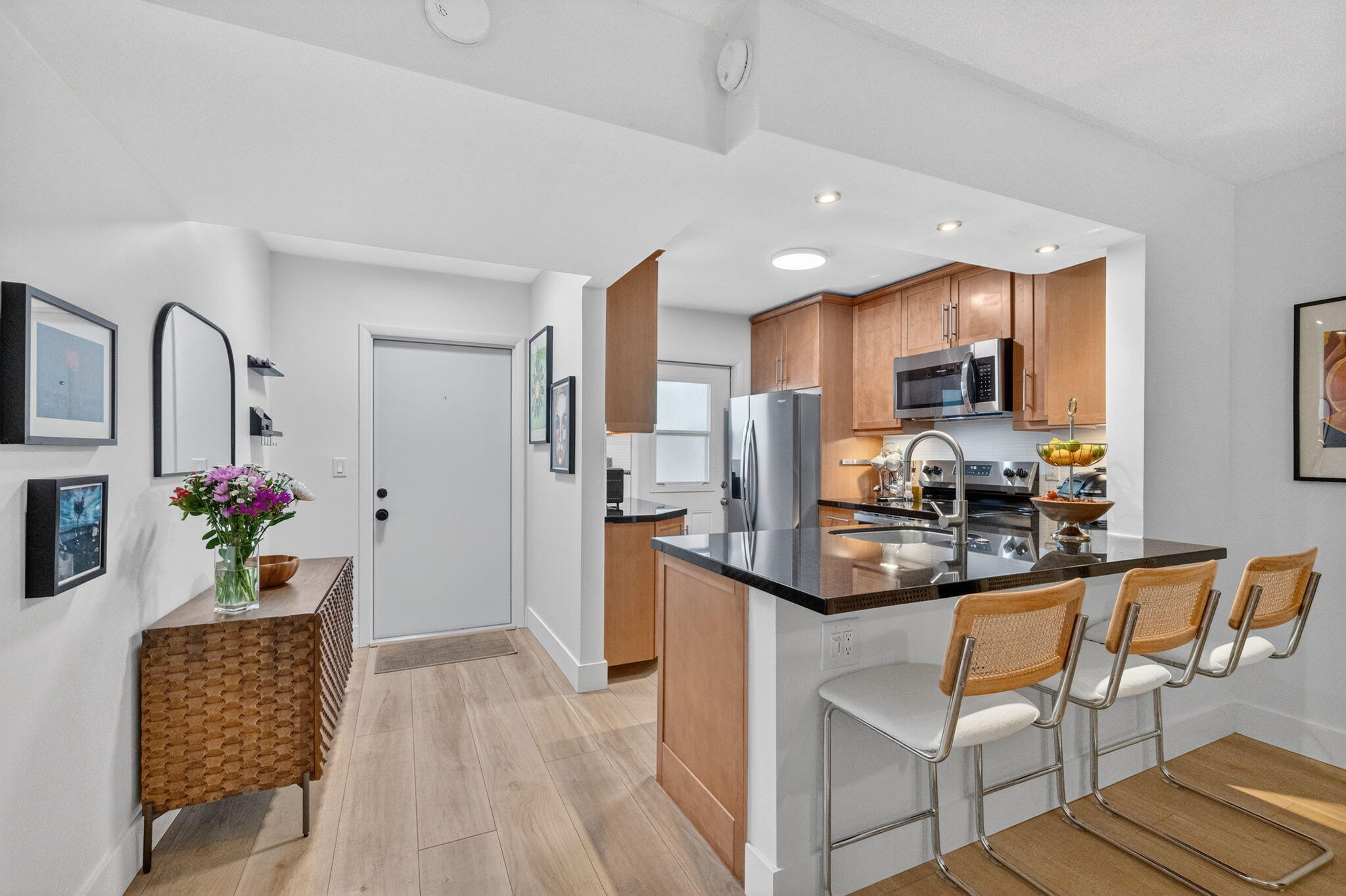 KINGS PARK GARDEN APTS CONDO - Residential