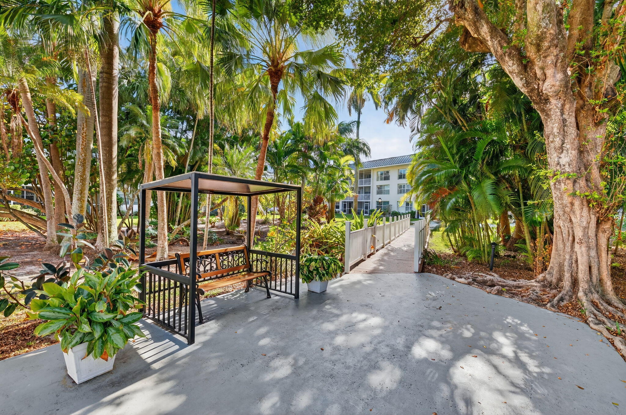 KINGS PARK GARDEN APTS CONDO - Residential