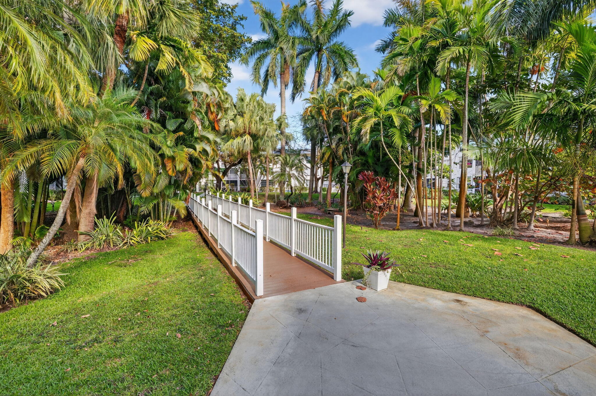 KINGS PARK GARDEN APTS CONDO - Residential