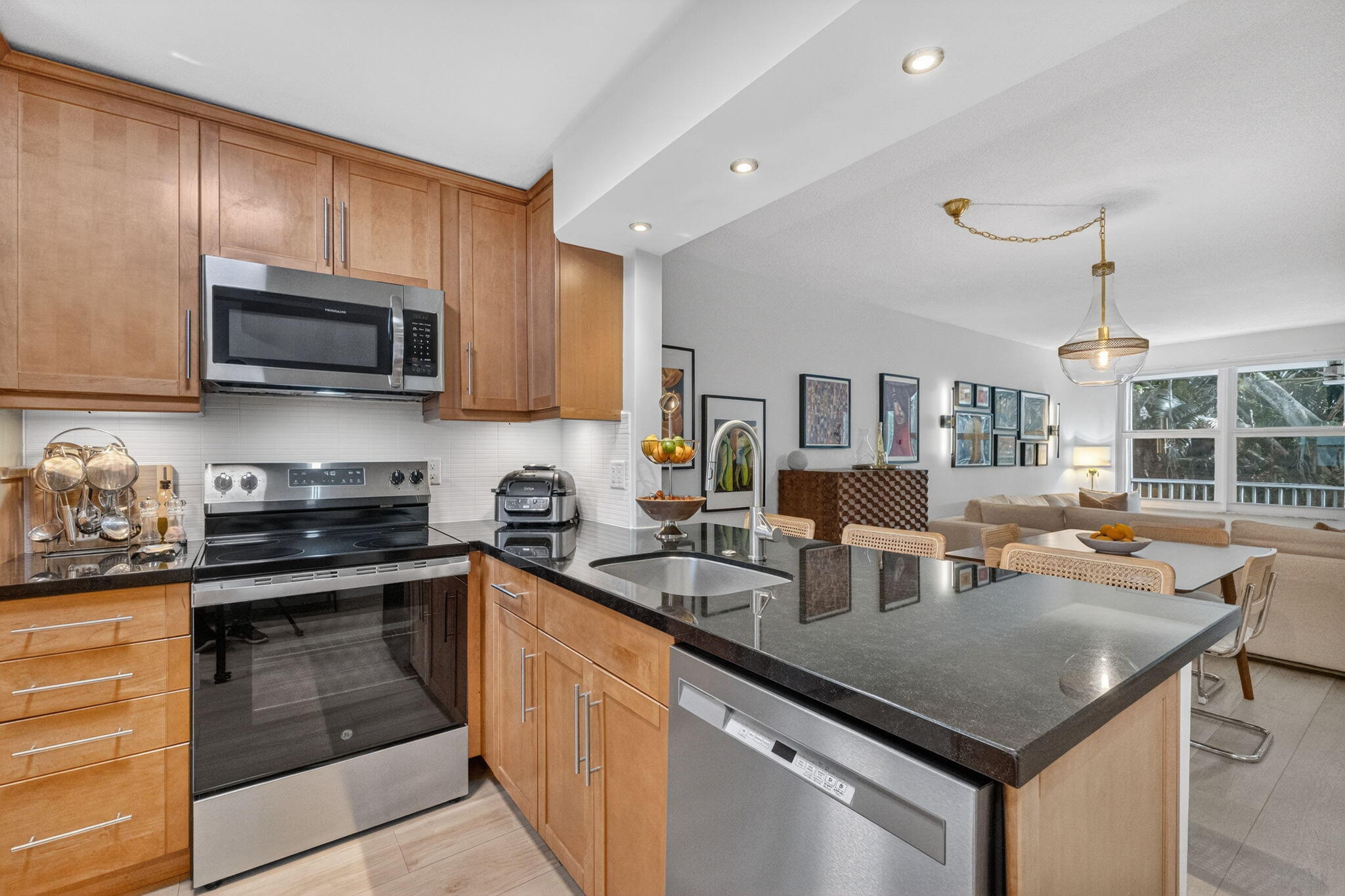 KINGS PARK GARDEN APTS CONDO - Residential