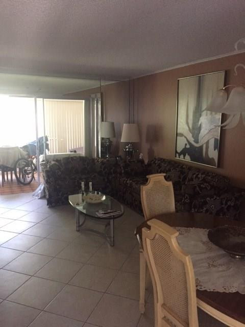 ORIOLE GOLF & TENNIS CLUB - Residential