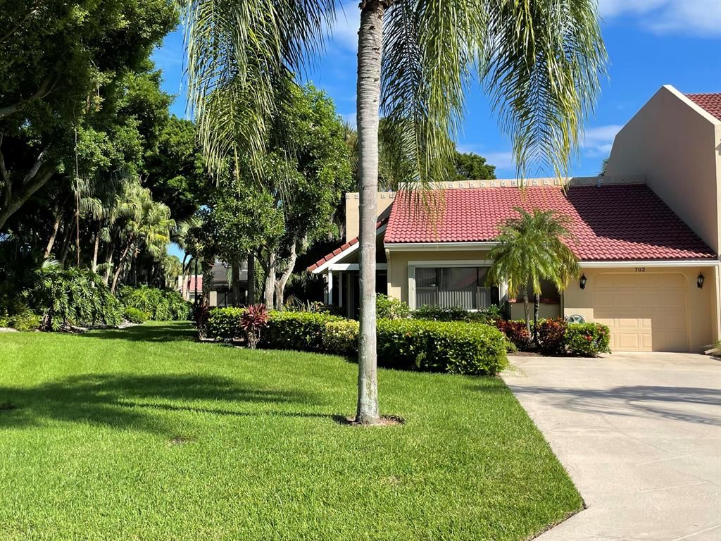 Photo of 702 Windermere Way, Palm Beach Gardens, FL 33418 (MLS # R10750022)