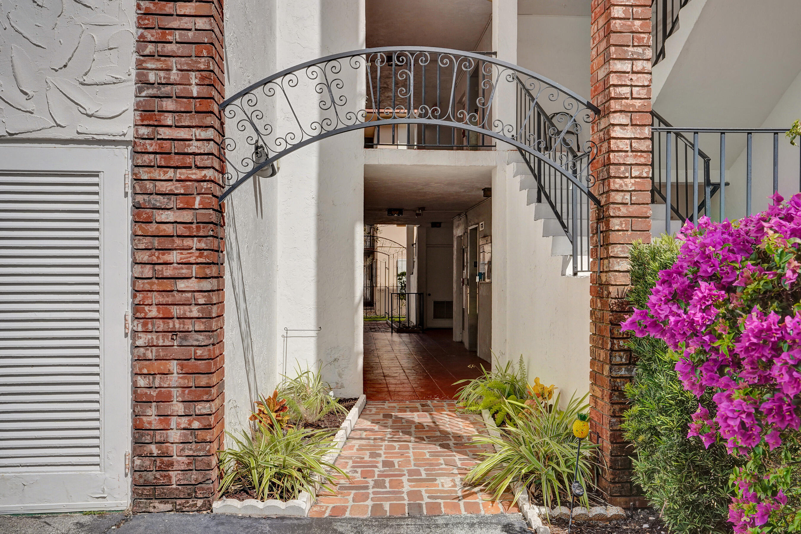 VILLA LAGO CONDO APTS - Residential