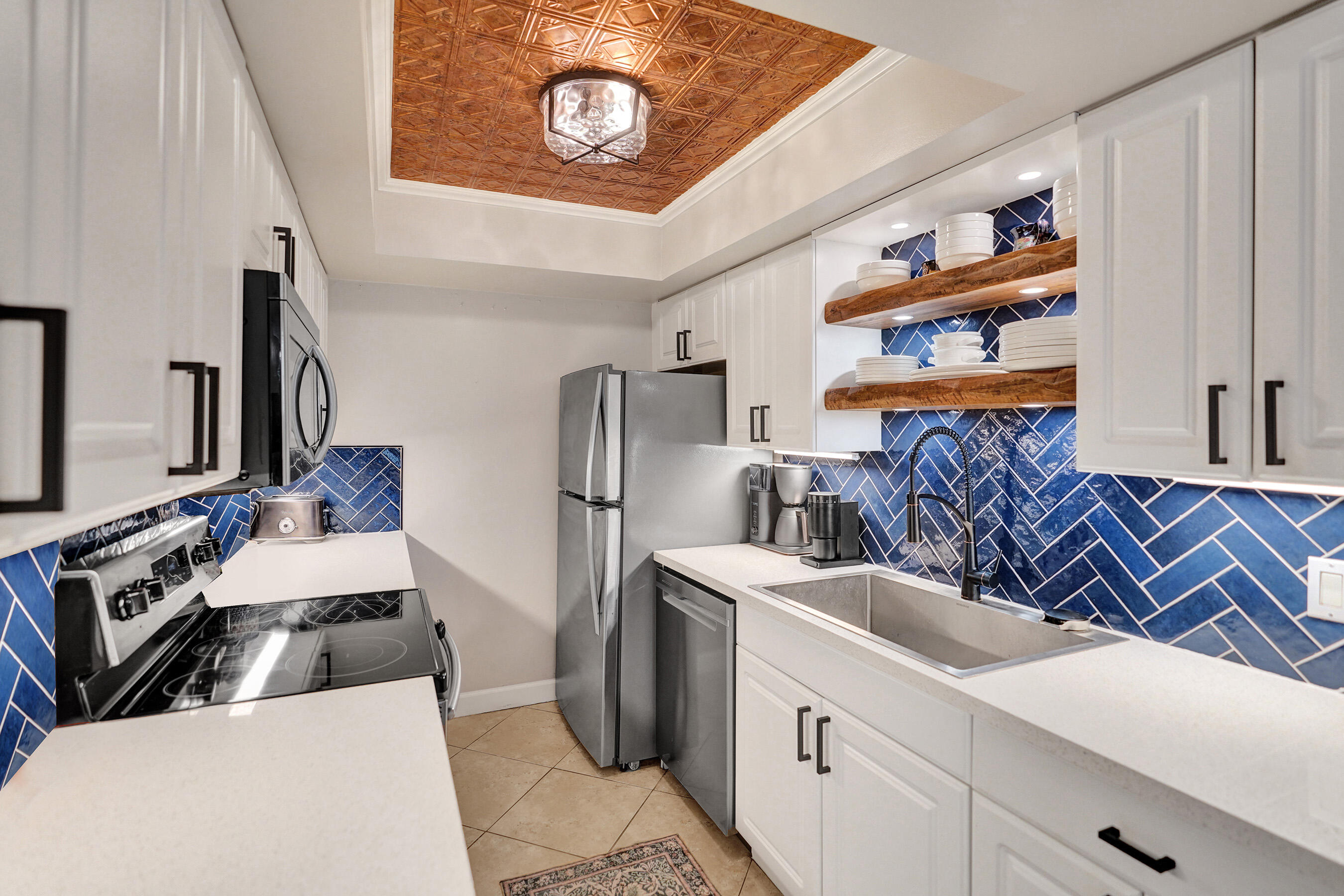 VILLA LAGO CONDO APTS - Residential