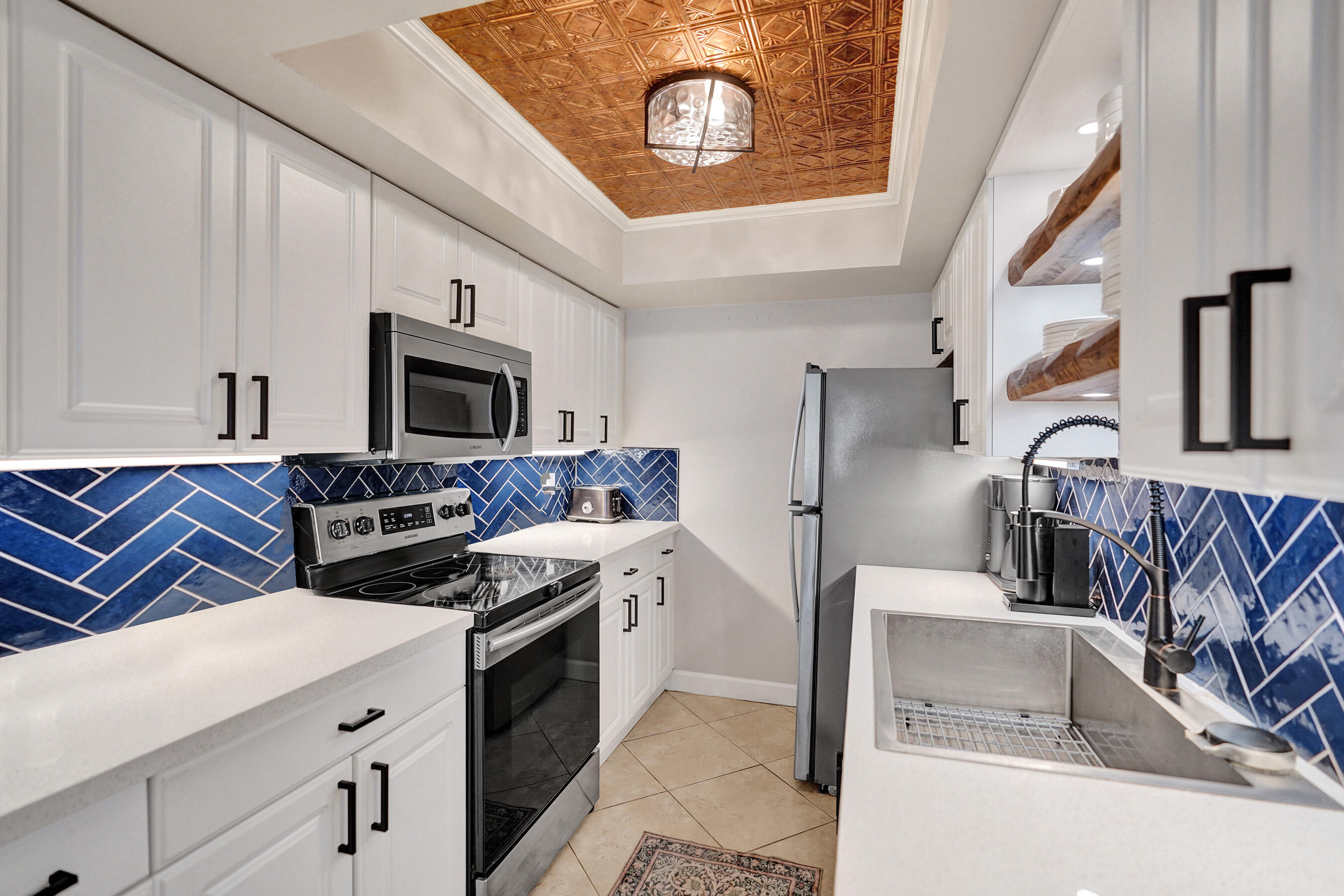 VILLA LAGO CONDO APTS - Residential