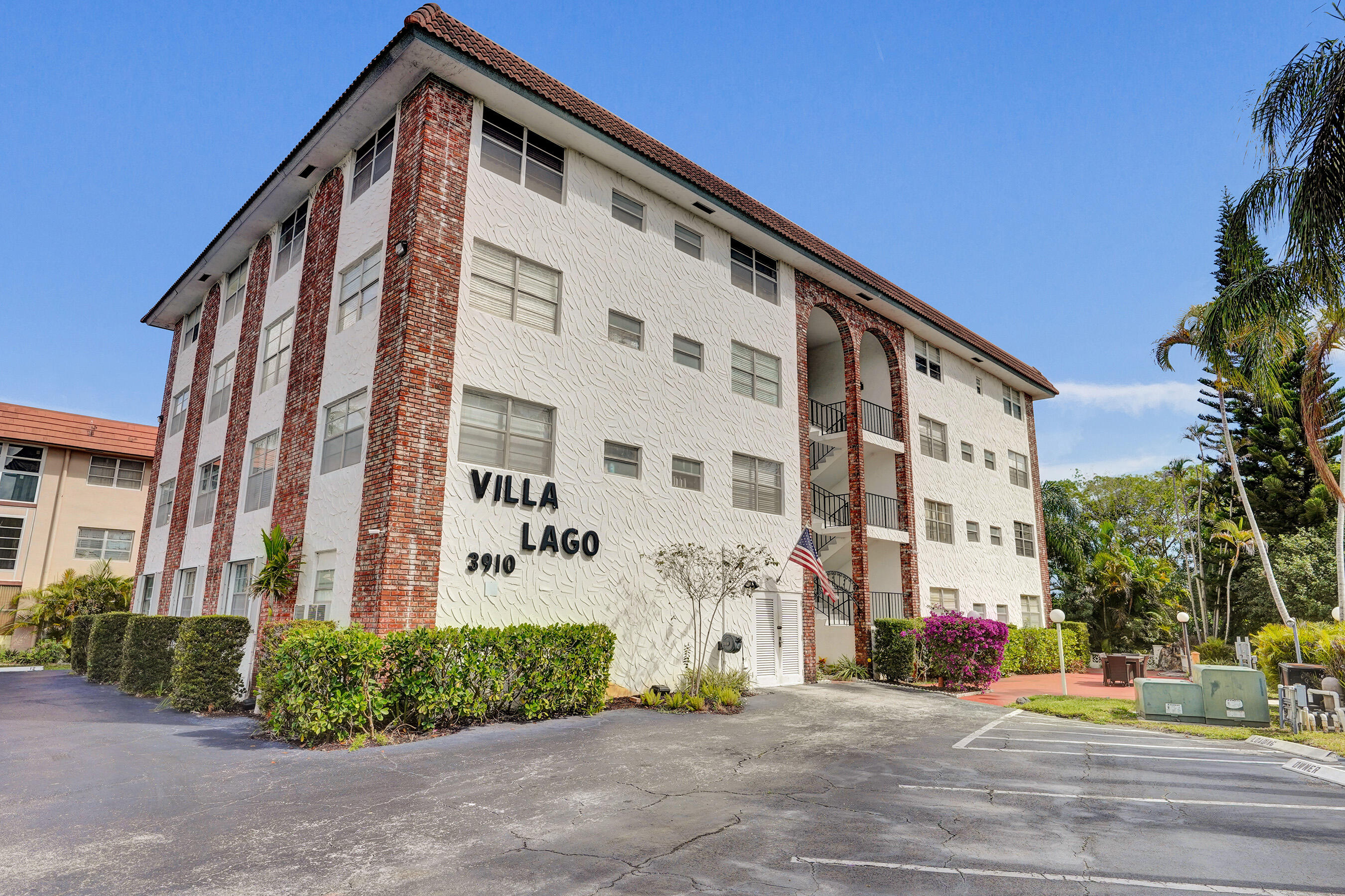 VILLA LAGO CONDO APTS - Residential