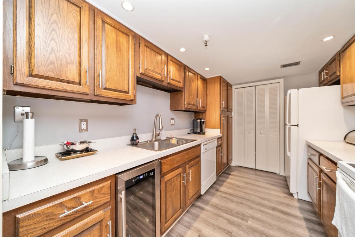 PORTA BELLA EAST AND PORTA BELLA SOUTHWEST CONDO A - Residential Lease