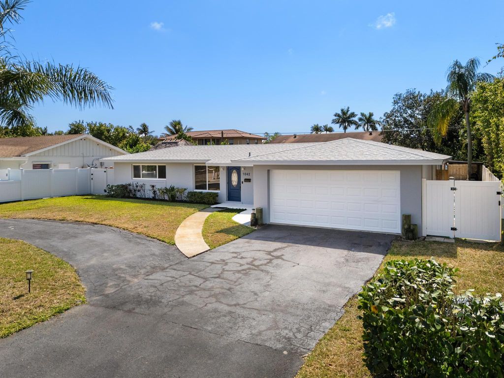Photo of 1042 SW 23rd Avenue, Boynton Beach, FL 33426 (MLS # R11165734)