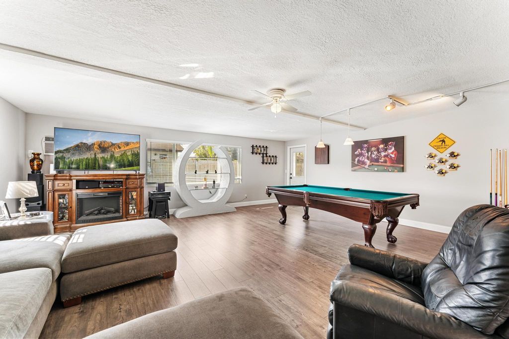 Photo of 1042 SW 23rd Avenue, Boynton Beach, FL 33426 (MLS # R11165734)