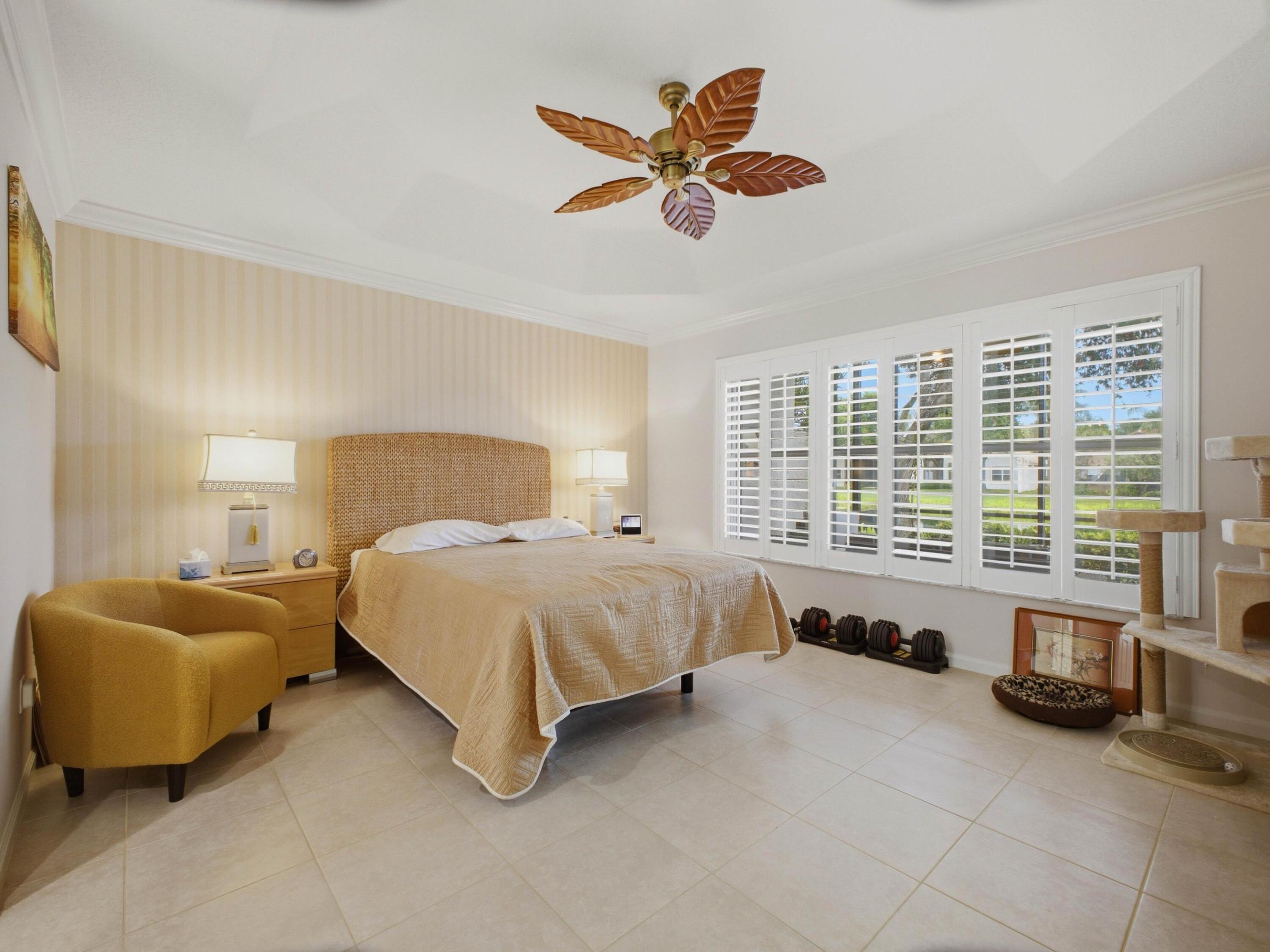 VALENCIA FALLS 4 - Residential