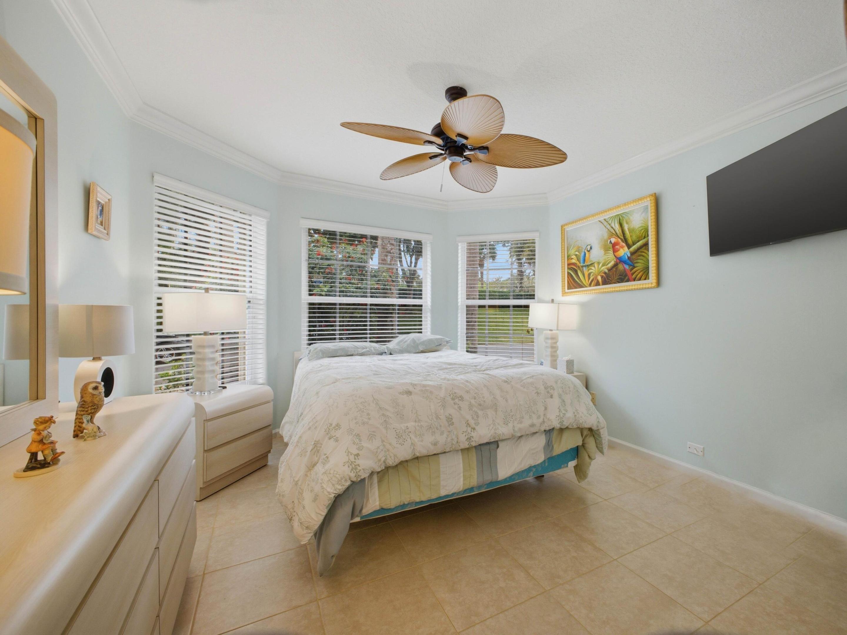 VALENCIA FALLS 4 - Residential