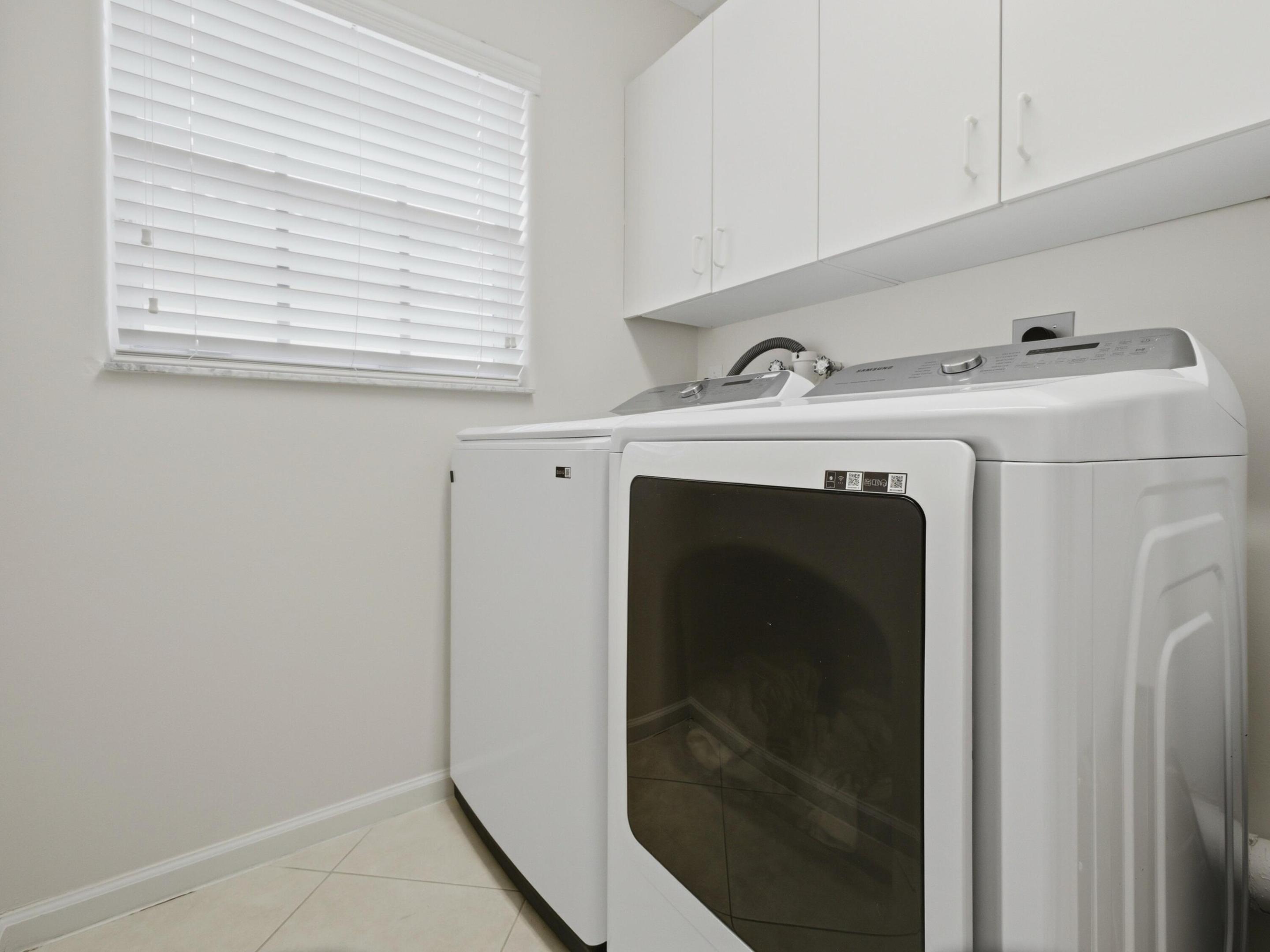 VALENCIA FALLS 4 - Residential