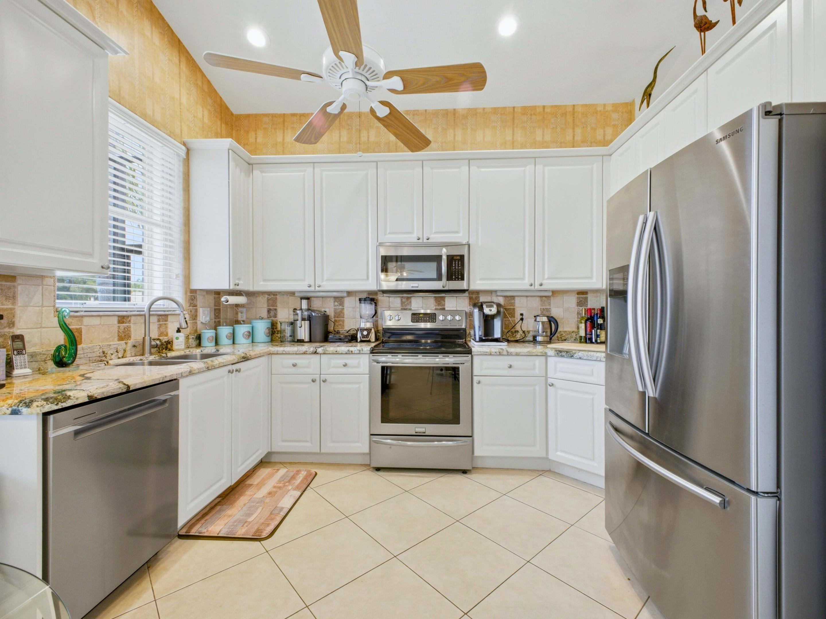 VALENCIA FALLS 4 - Residential