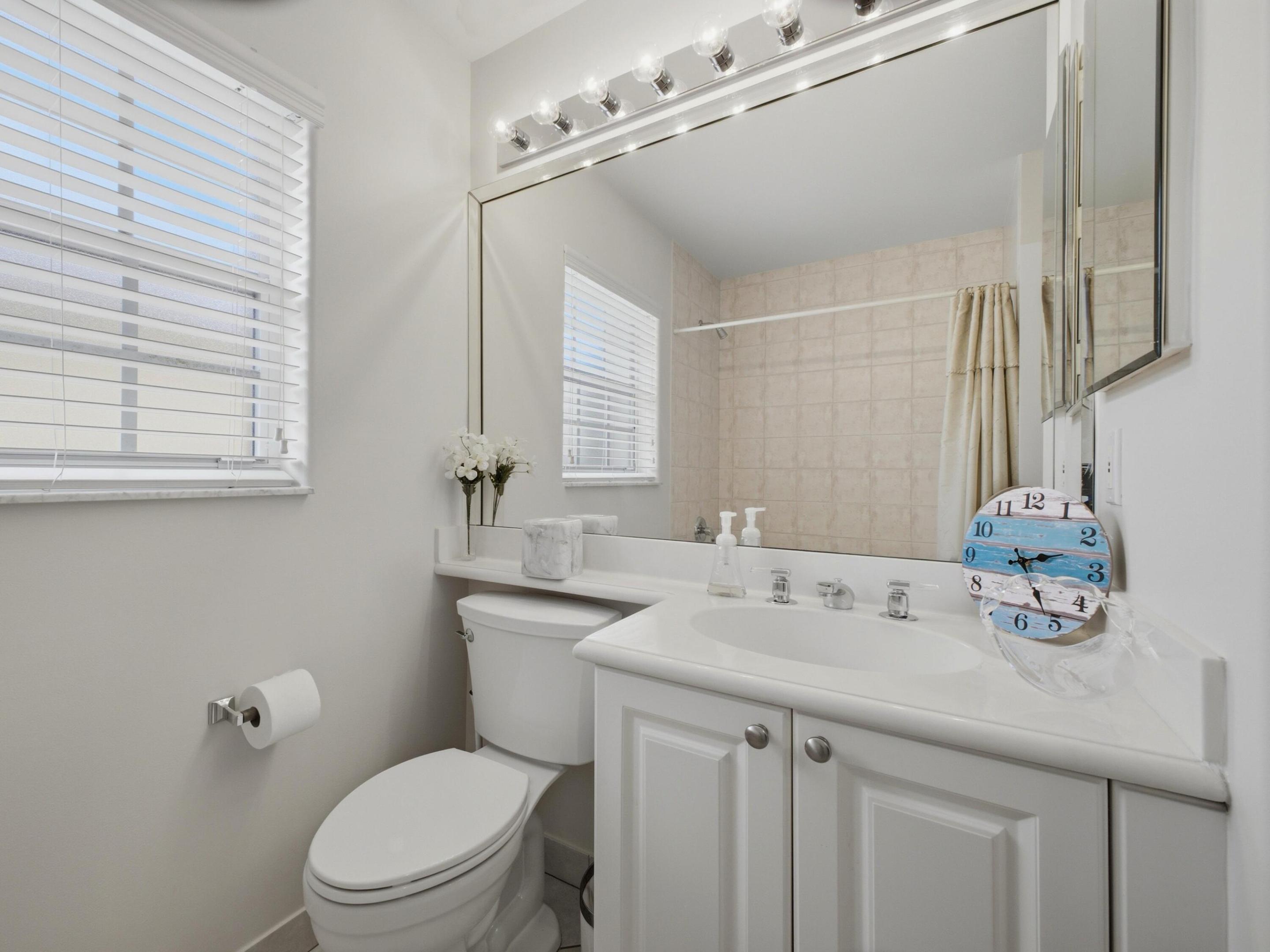 VALENCIA FALLS 4 - Residential