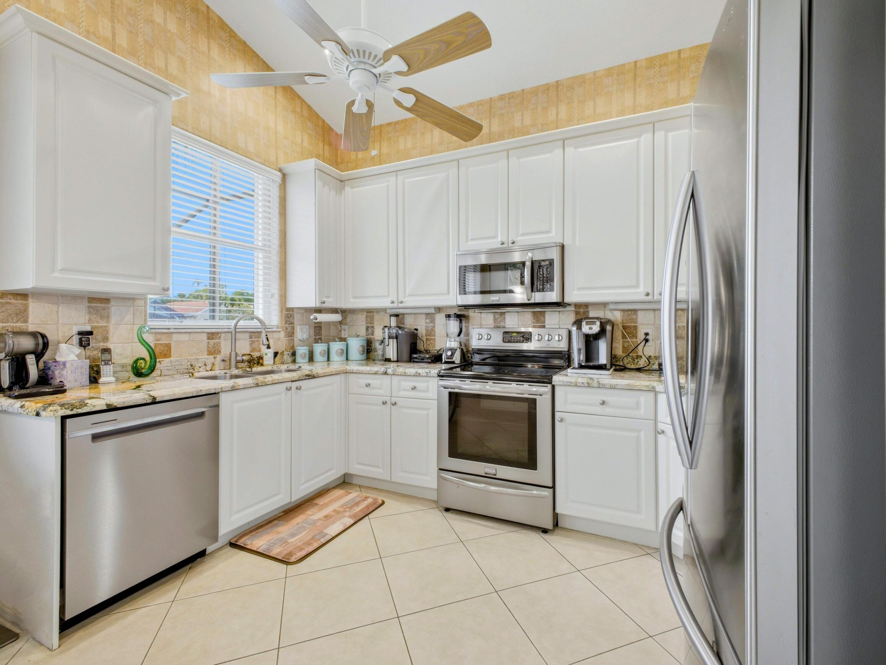 VALENCIA FALLS 4 - Residential