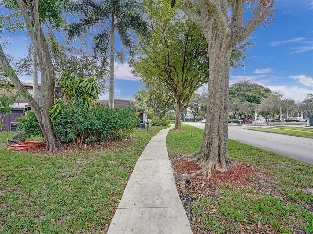 Woodscape Twnhms Condo - Residential Lease