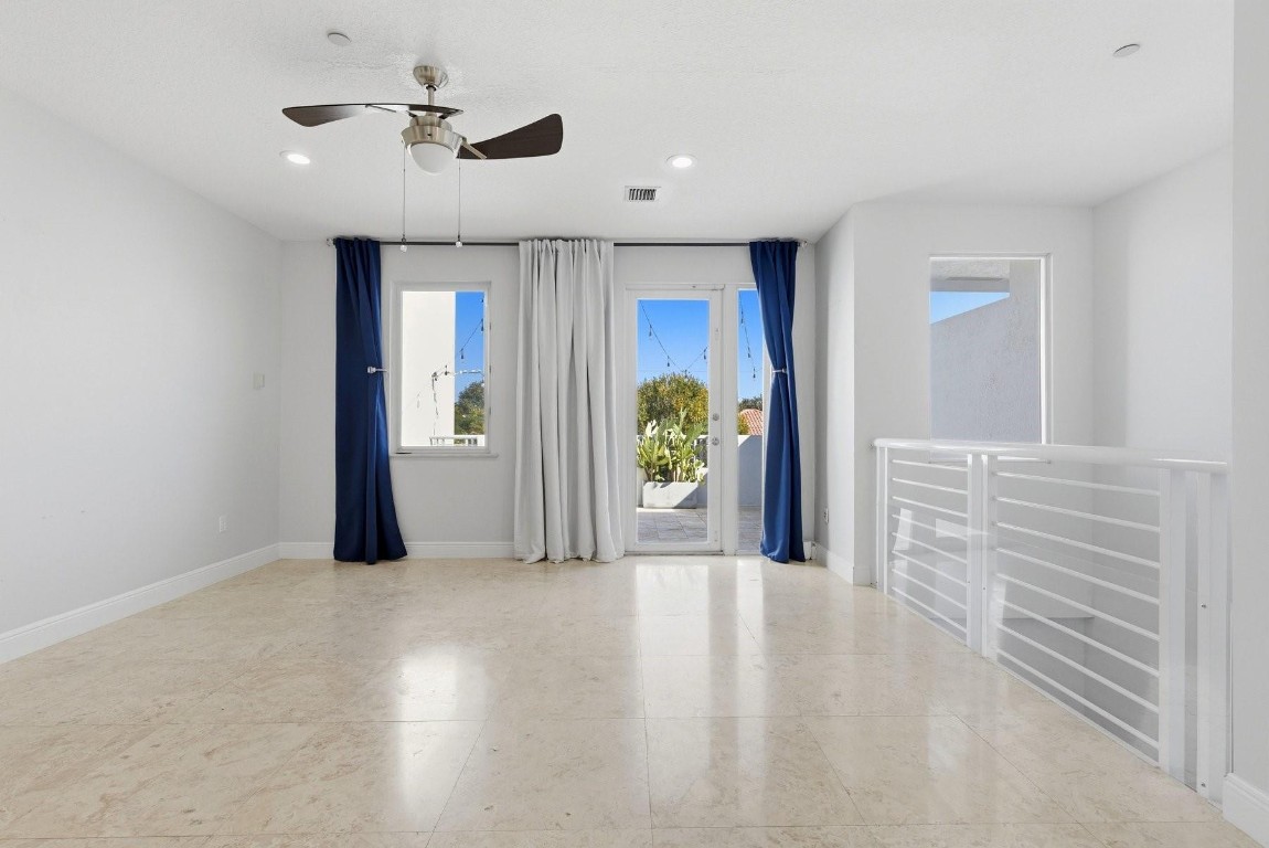 VICTORIA'S POINT - Residential