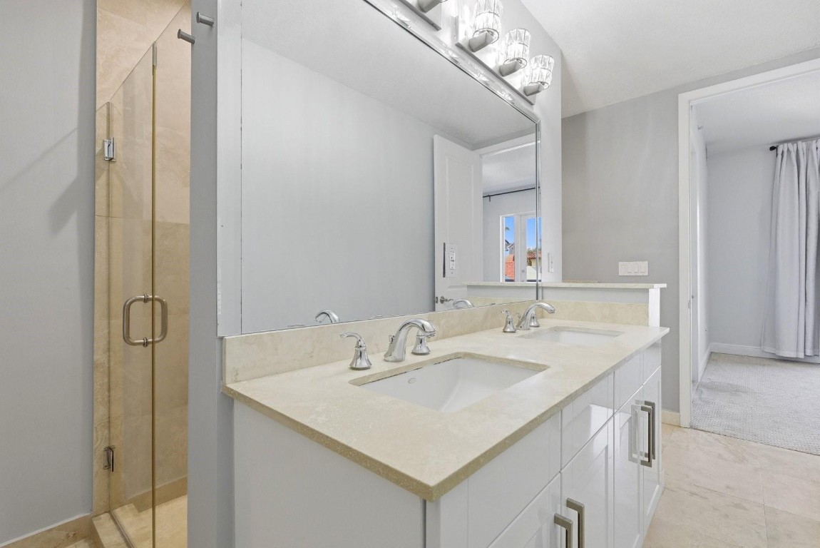 VICTORIA'S POINT - Residential