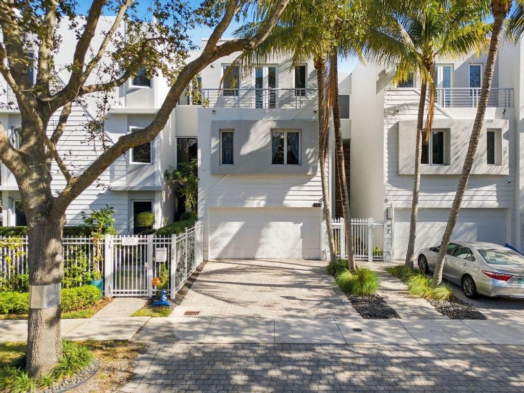 Photo of 302 NE 8th Avenue #0, Fort Lauderdale, FL 33301 (MLS # F10544401)