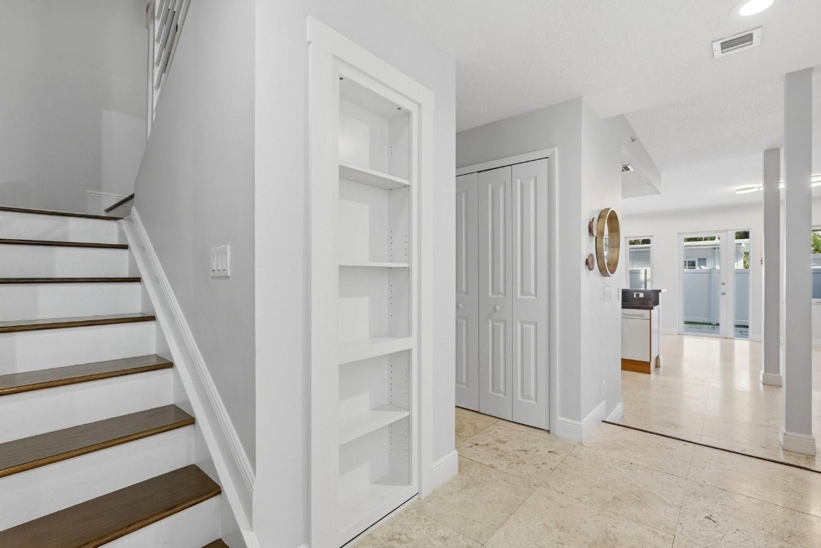 VICTORIA'S POINT - Residential