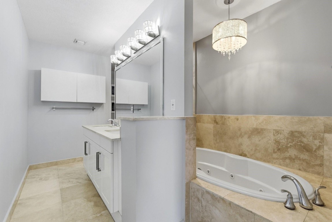 VICTORIA'S POINT - Residential