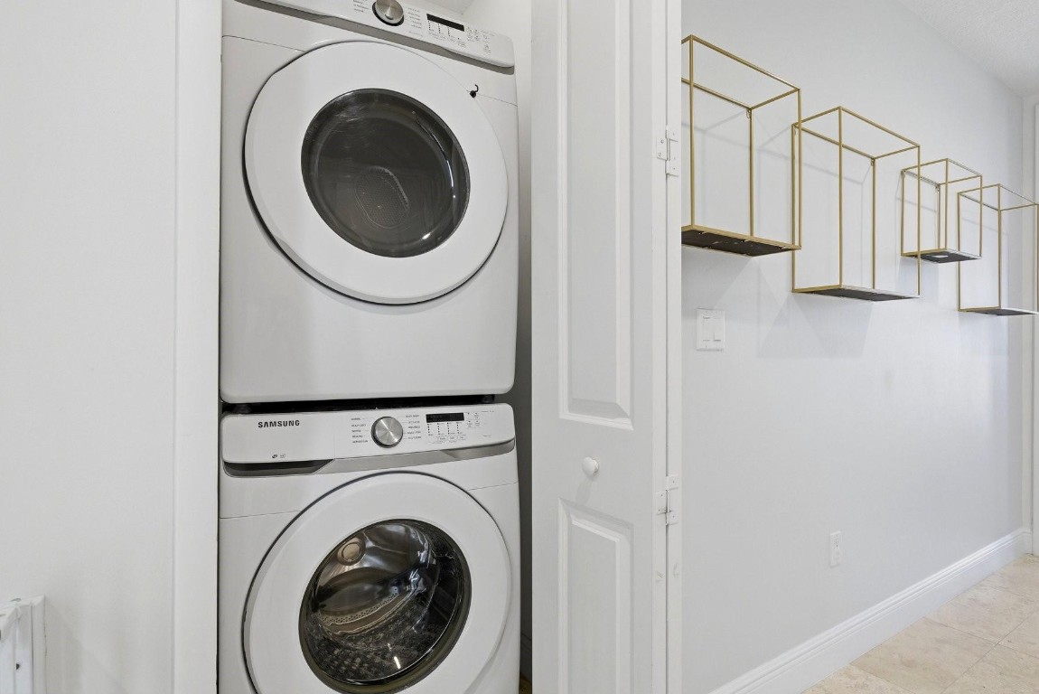 VICTORIA'S POINT - Residential