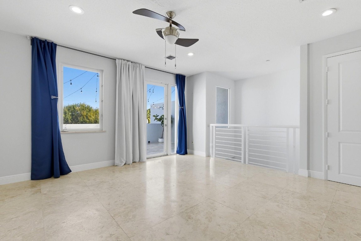 VICTORIA'S POINT - Residential