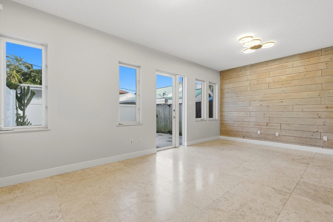 VICTORIA'S POINT - Residential