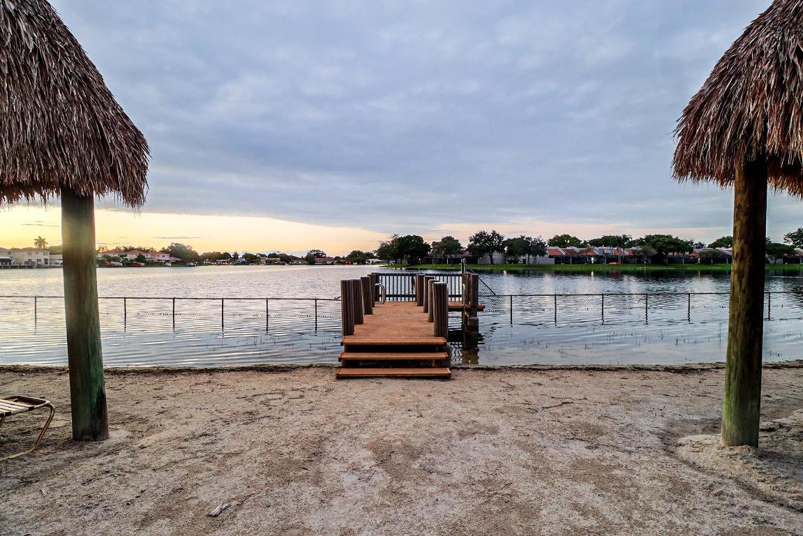 COLONY POINT - Residential