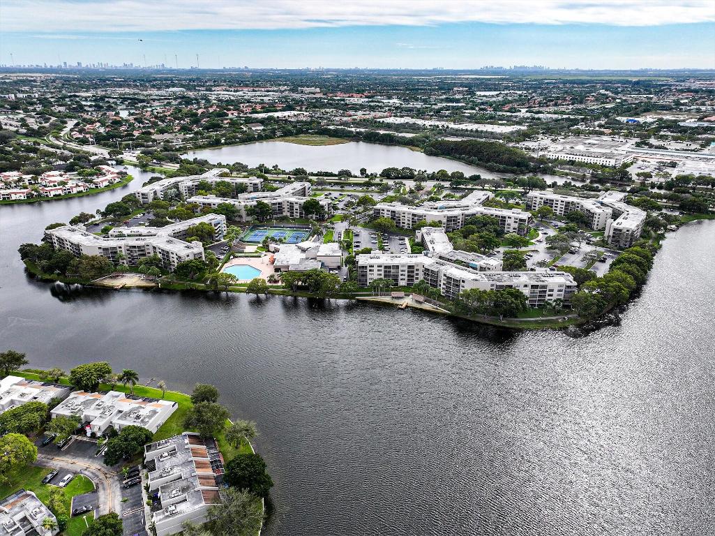 COLONY POINT - Residential