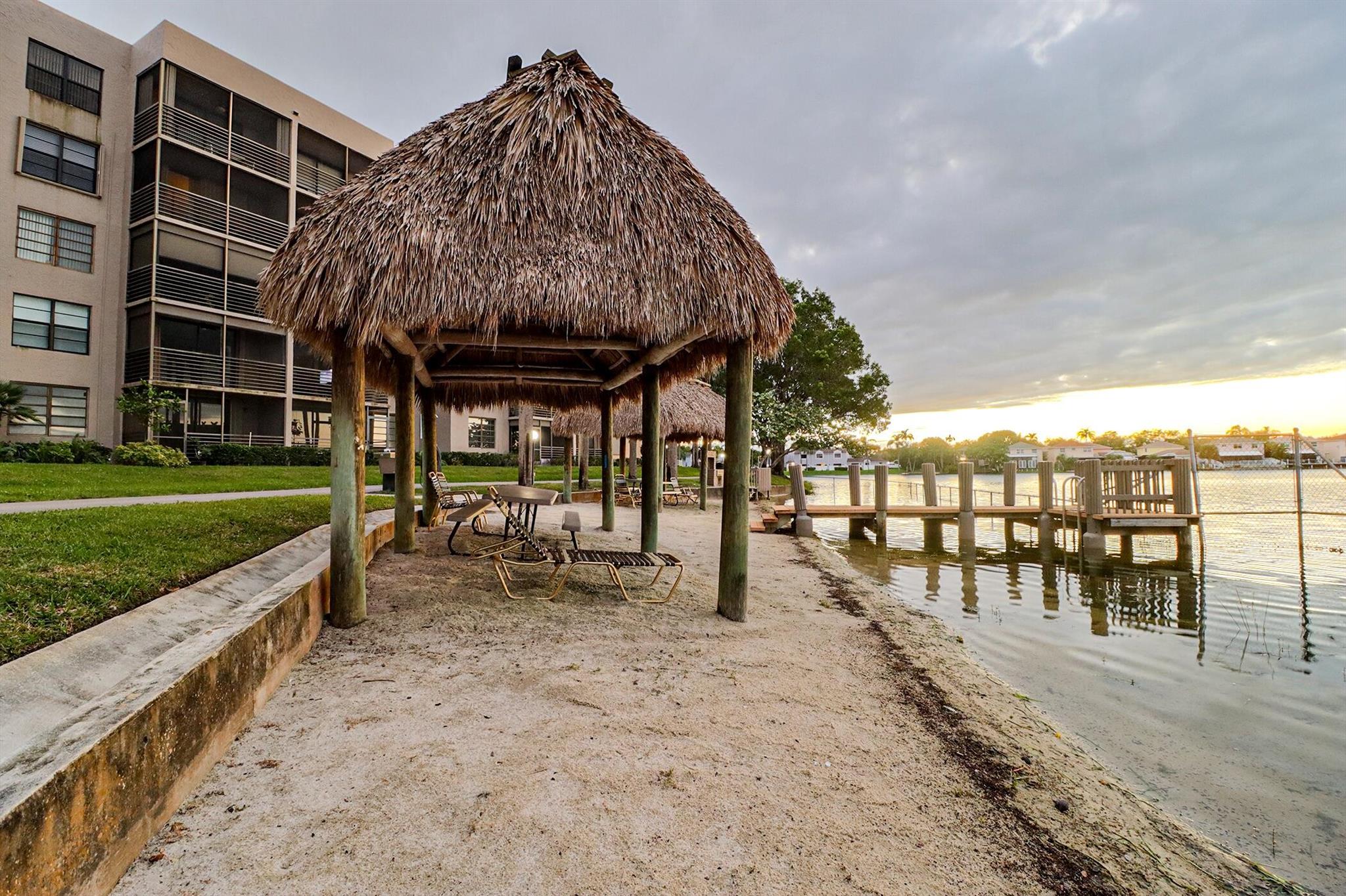 COLONY POINT - Residential