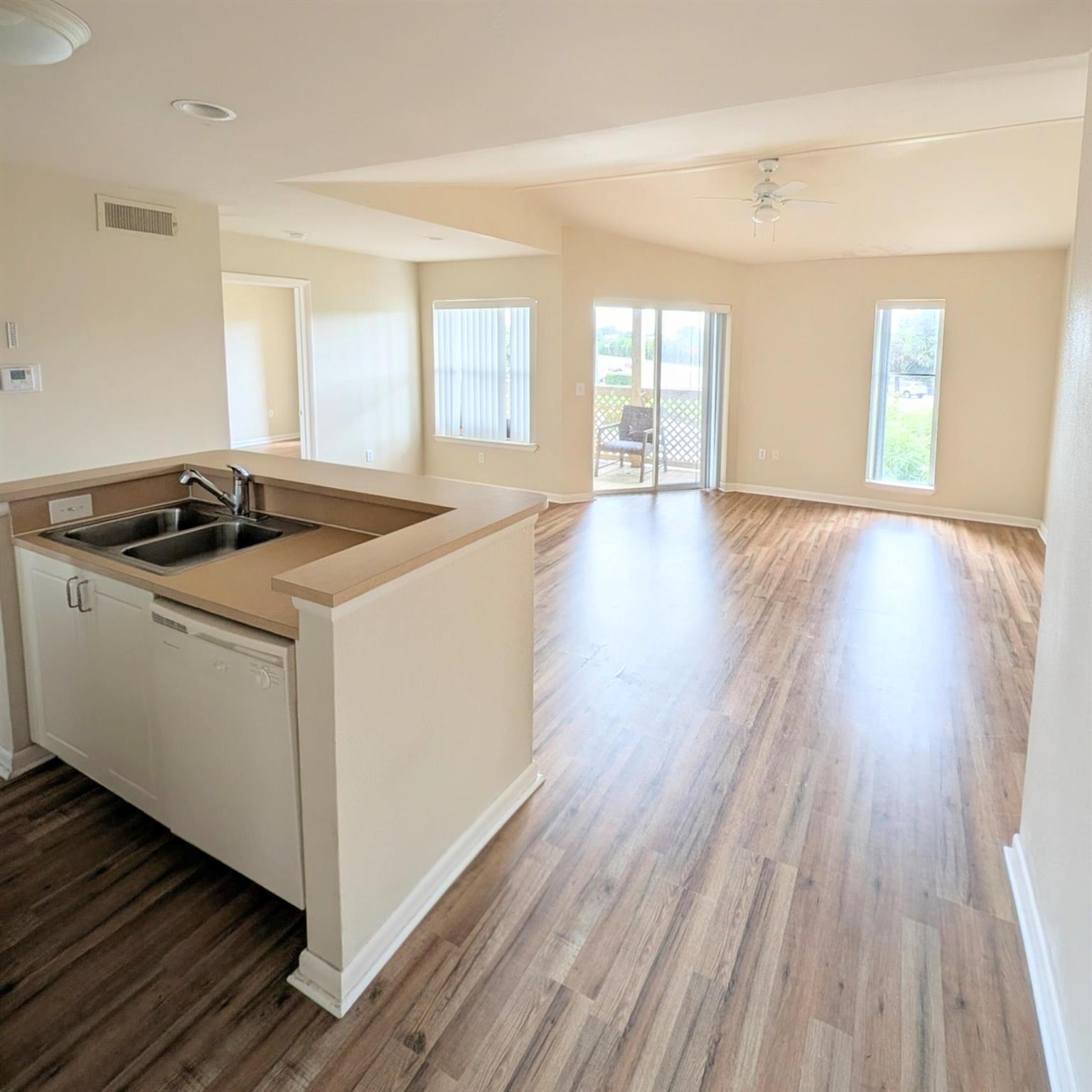 PALM LAKE CONDO - Residential Lease