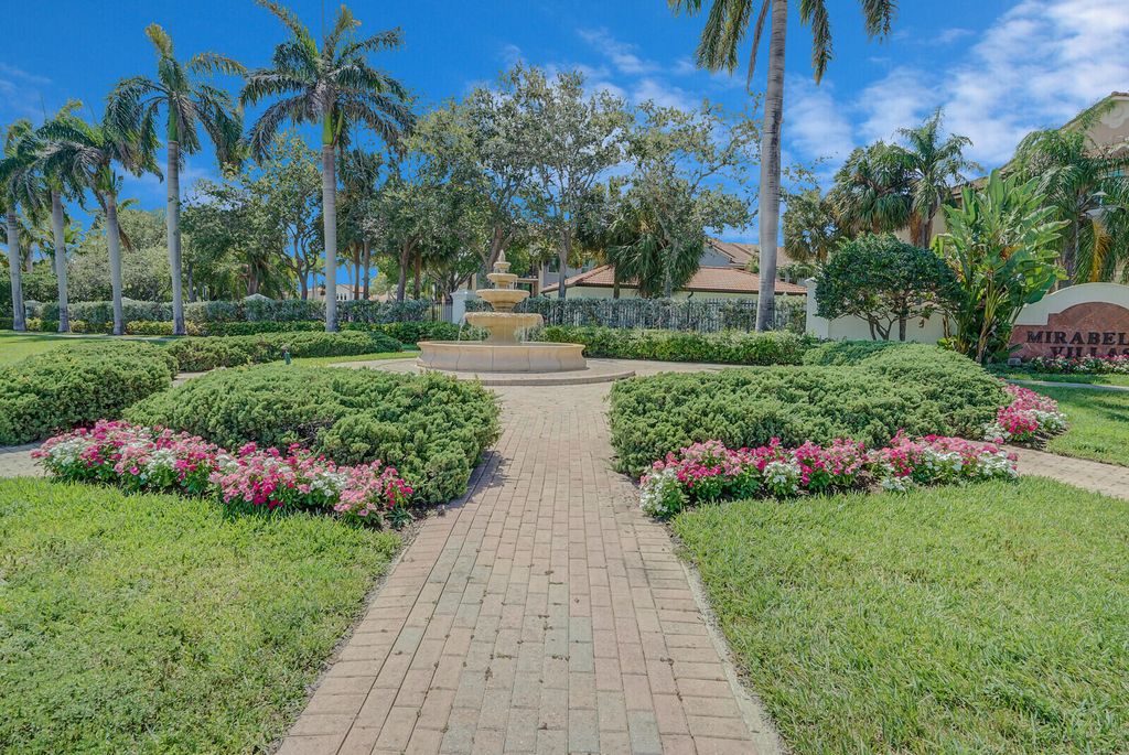 Photo of 611 Villa Circle, Boynton Beach, FL 33435 (MLS # R10994093)