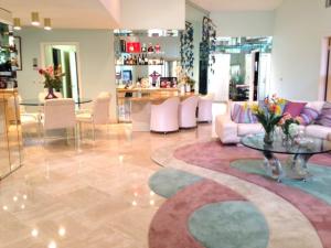 FOUNTAINS OF PALM BEACH CONDO 8 - Residential
