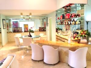 FOUNTAINS OF PALM BEACH CONDO 8 - Residential