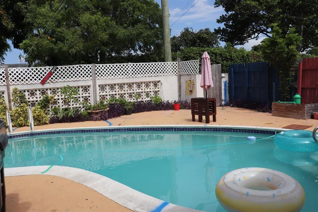 Hollywood Hills 6-22 B - Residential