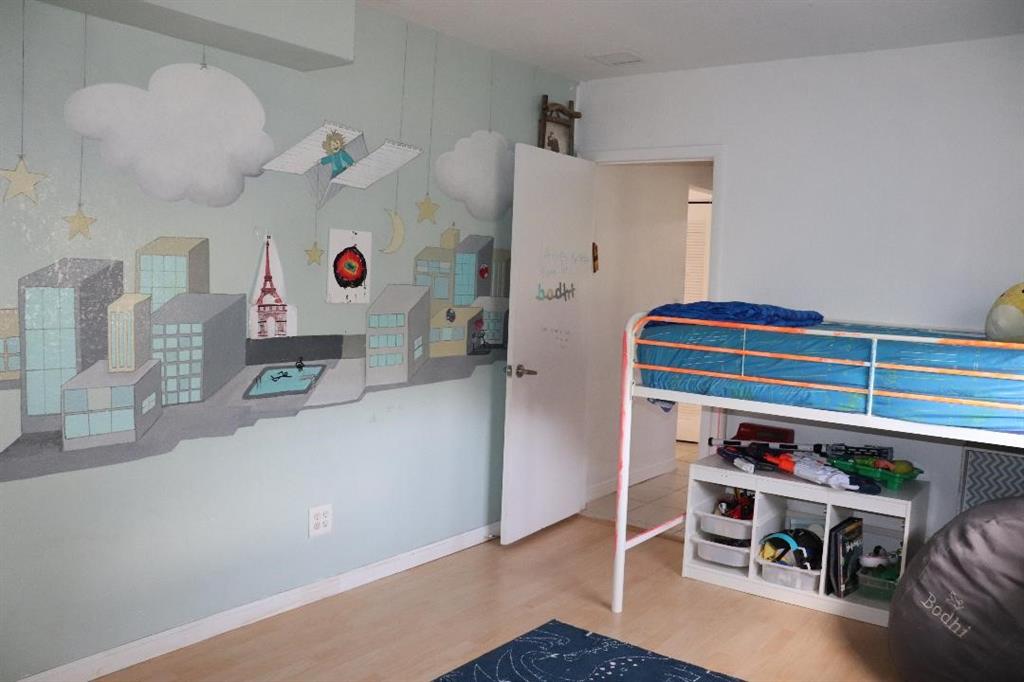 Hollywood Hills 6-22 B - Residential