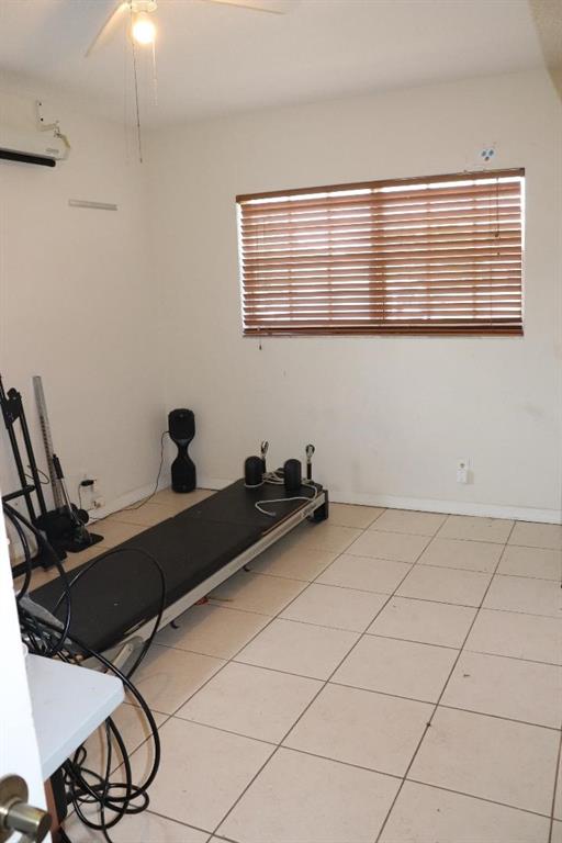 Hollywood Hills 6-22 B - Residential