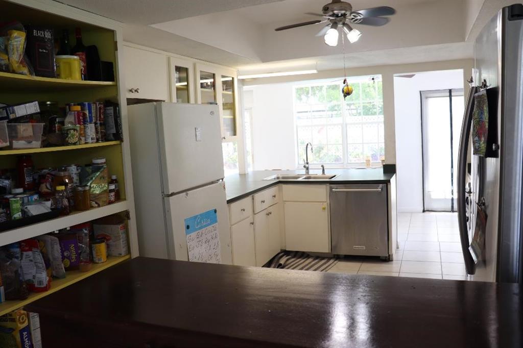 Hollywood Hills 6-22 B - Residential