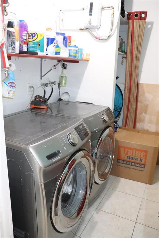 Hollywood Hills 6-22 B - Residential