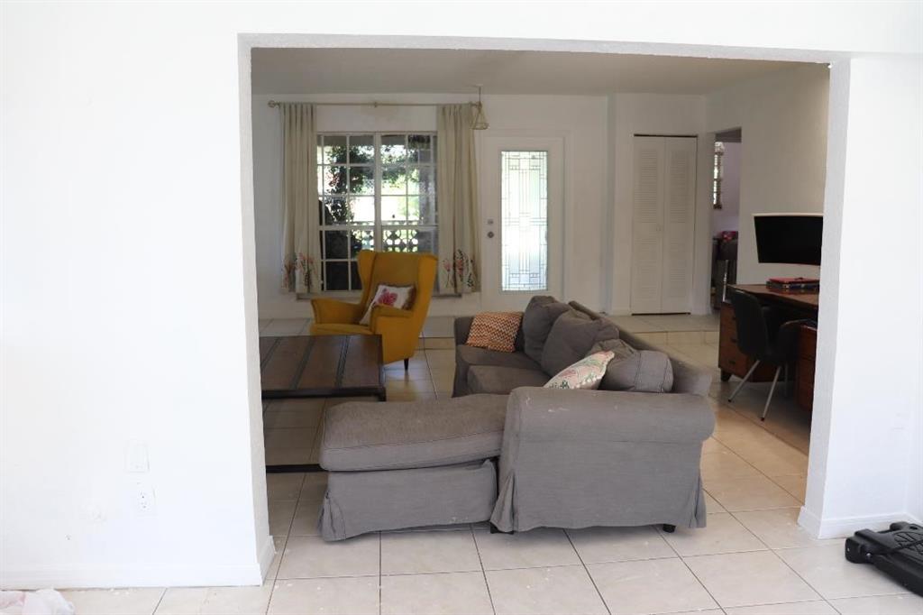 Hollywood Hills 6-22 B - Residential