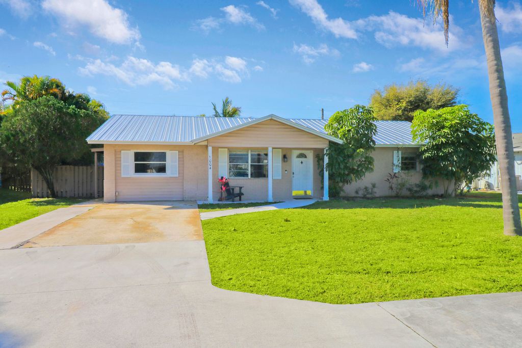 Photo of 1004 NW 16th Place, Stuart, FL 34994 (MLS # R10962367)