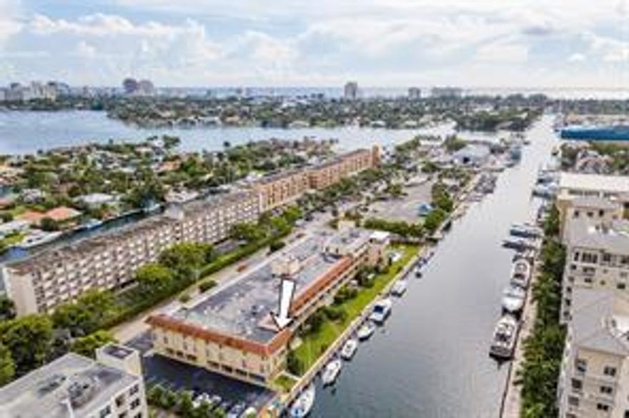 Enjoy 900 SQFT of updated space while you drink your coffee on the oversized balcony before you head down to the pool and enjoy the intercostal waterway views. You will also have access to the Tikki hut and grilling area. Condo comes furnished . Water is included. Shared laundry  on each floor. Walk or bike to the 15th Street Fisheries, shopping, and other restaurants From US1 and 17 Street Causeway, head east to Cordova Road then make a left turn, pass Winn Dixie, then make a right onto SE 15 Street, Caravel condo down on the right-hand side before the boat ramp. Park in a guest spot near the dolphin water fountain.
