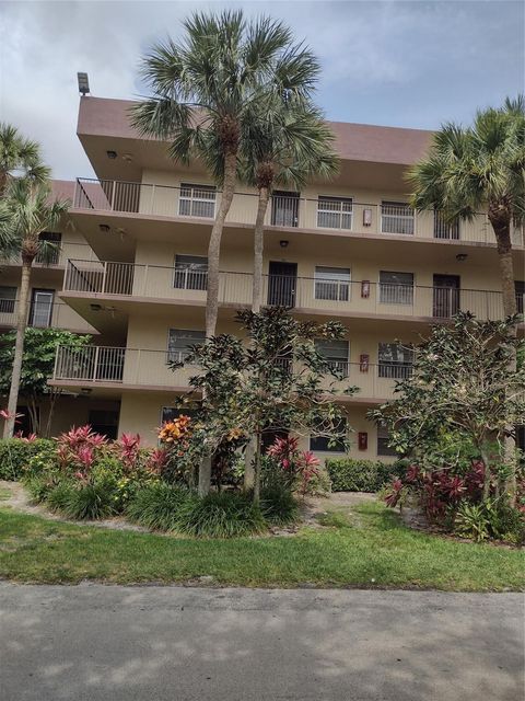 A home in Lauderdale Lakes