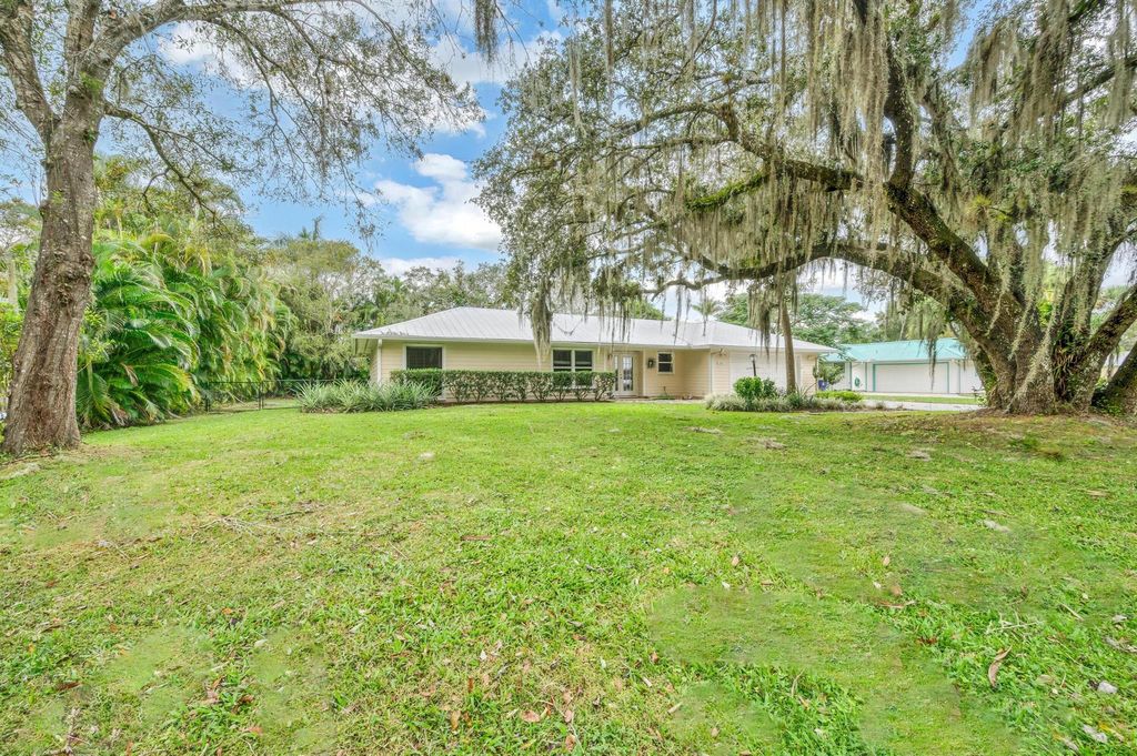 Photo of 6826 SW Chase Court, Stuart, FL 34997 (MLS # R10937043)