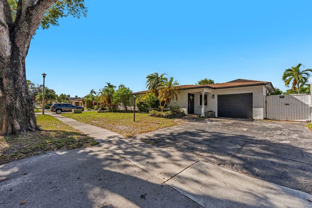 Photo of 5313 SW 103rd Avenue Avenue, Cooper City, FL 33328 (MLS # R11157911)