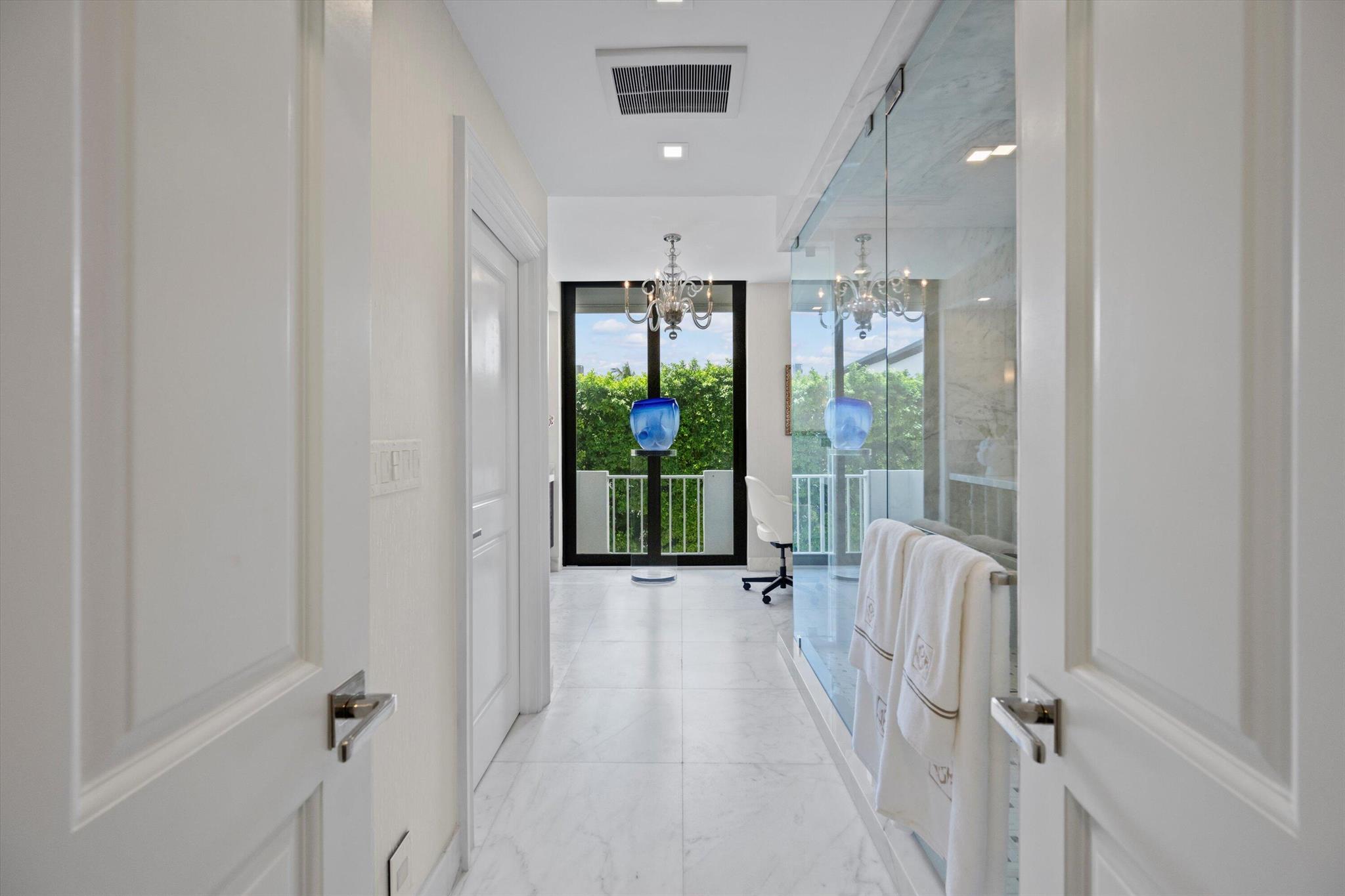 KIRKLAND HOUSE COND - Residential