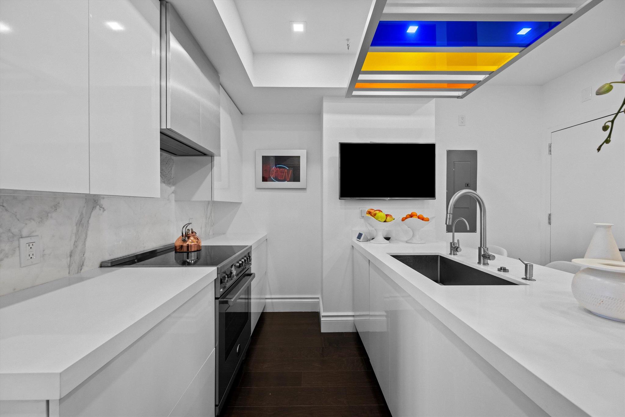 KIRKLAND HOUSE COND - Residential