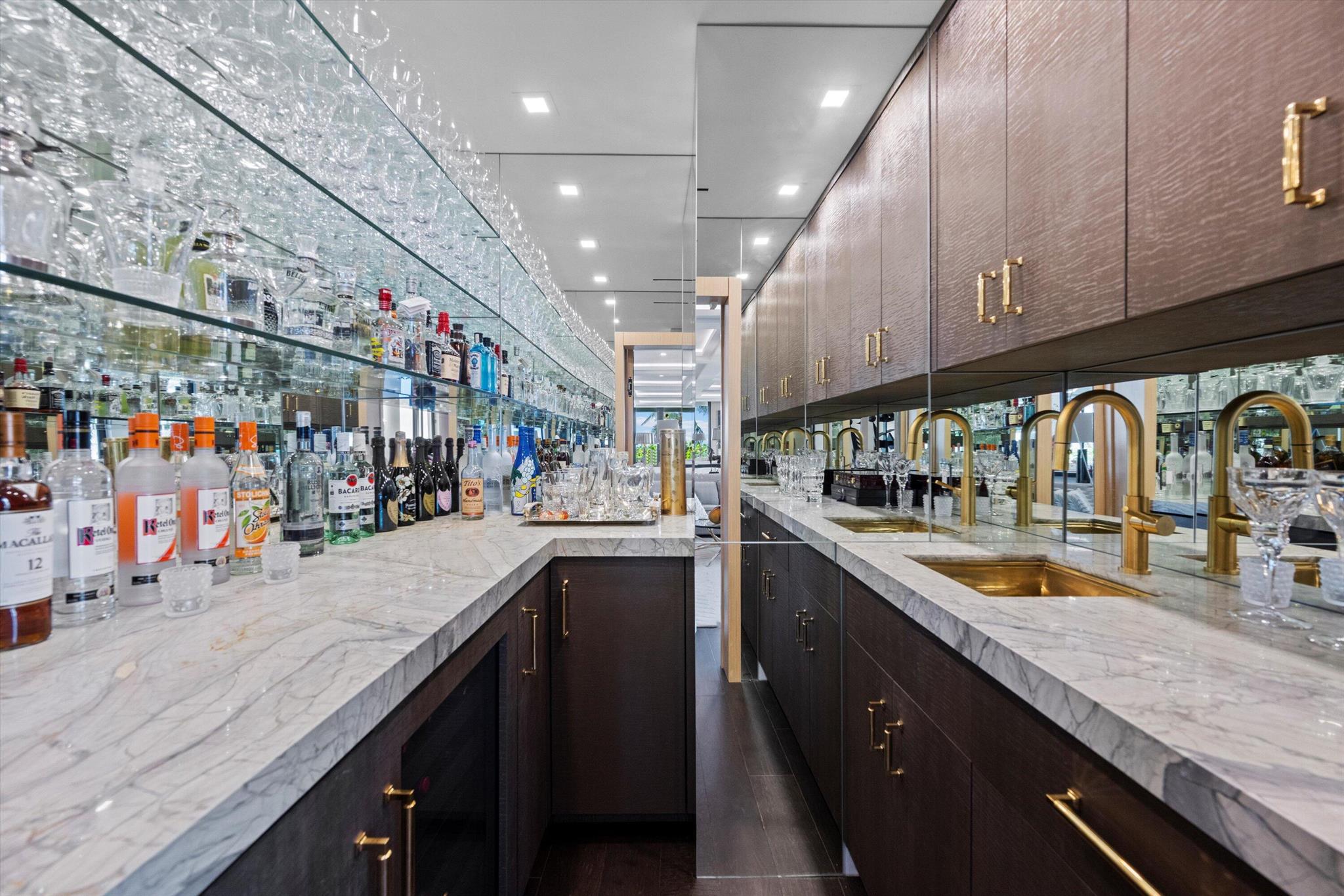 KIRKLAND HOUSE COND - Residential